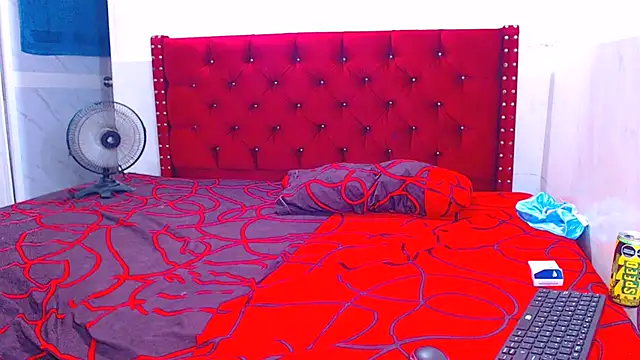 Triogirlhorny_ webcam