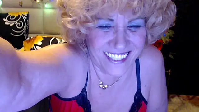 HappyWomanOn webcam