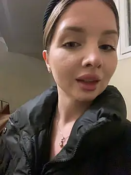 Webcam Model (KrisMagnoly)  is live.Free join now!