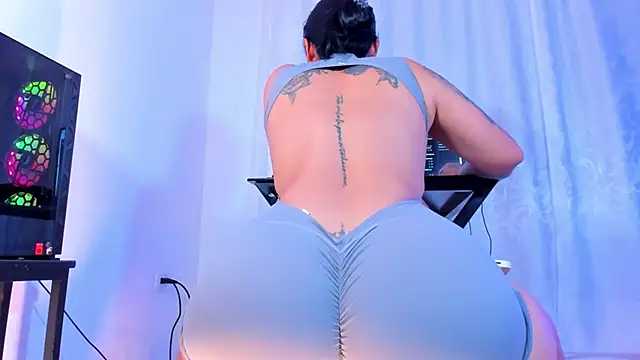 Natural_BIGASS_Nina webcam