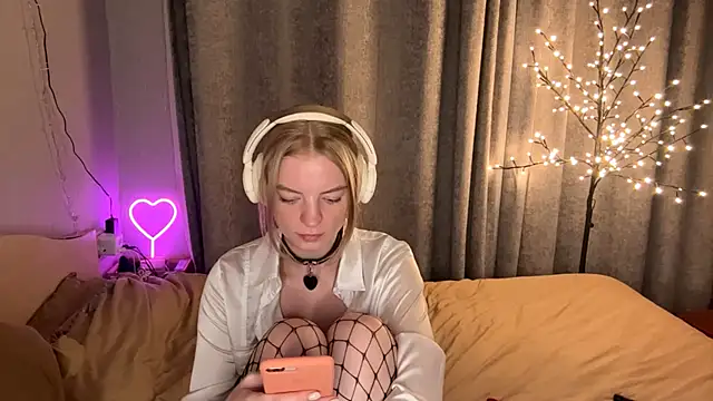 Marry_Sornatiko webcam