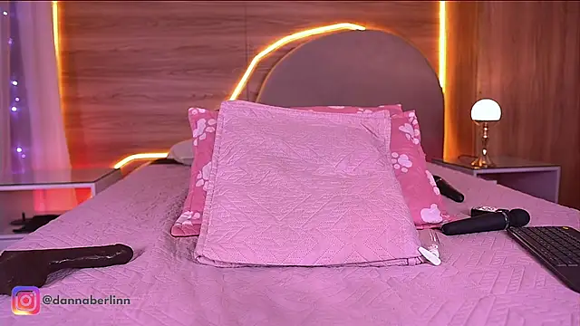 danna_berlin_'s Stripchat show and profile