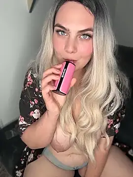 Blonde_Cougar webcam