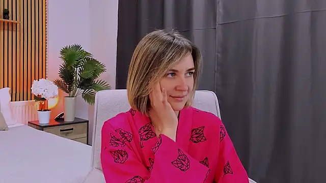 EmeraldGlow live sex cam