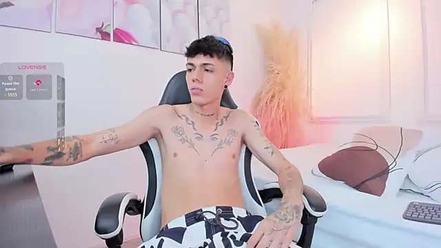 tommy_valverde (M young) - Naked + Oil + Spank ass