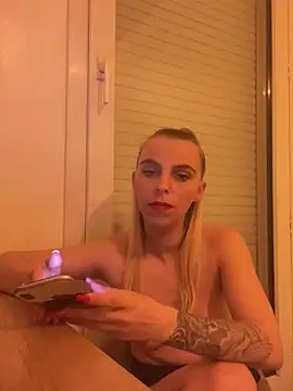 Webcam Model (BrumeLove)  is live.Free join now!