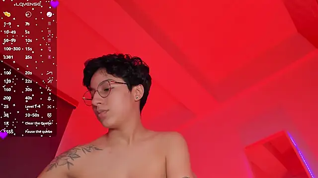 laura-hills18 webcam