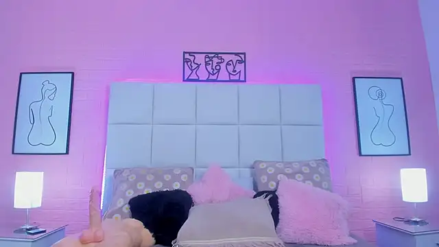 charlotte_kisss webcam