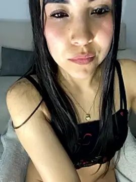 Webcam Model (Mayka_sex)  is live.Free join now!