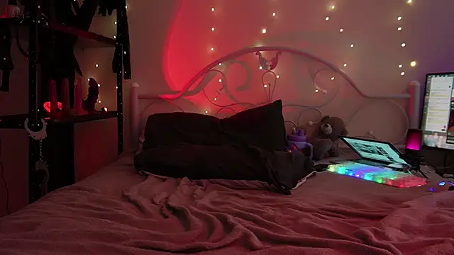 GothicKiraVex webcam