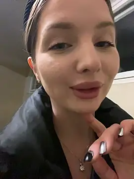 Webcam Model (KrisMagnoly)  is live.Free join now!