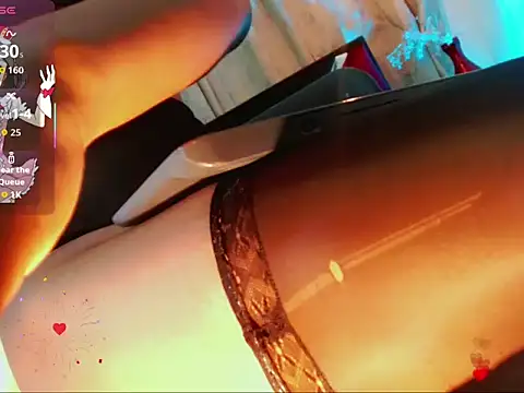 katha_Crawford webcam