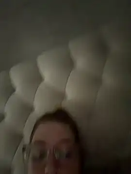 CurvyGirlMyla webcam