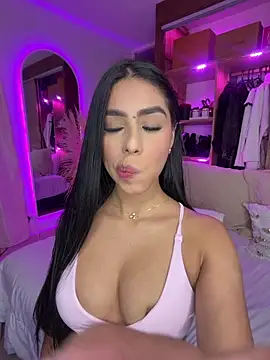 rossie_blooms (F teen) - warm me up a little 🤯🥵