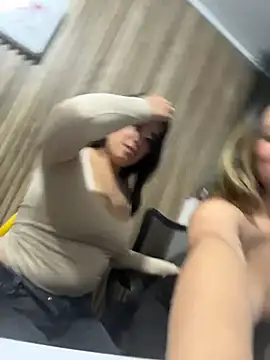 Antonella_Juliet... Live Webcam on Stripchat