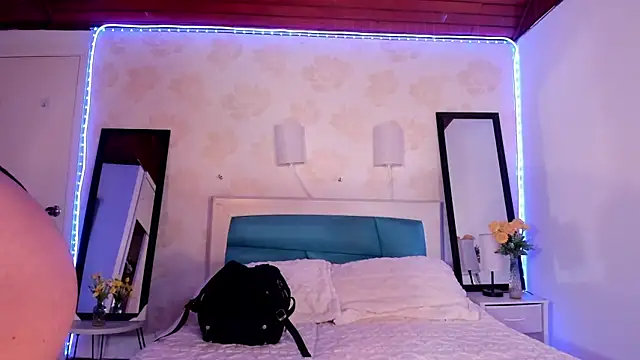 roxie_wild - Roxie_wild's free webcam - UK Sex Cams