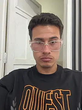 tavohot_ (M young) - Show Dick On the Optician