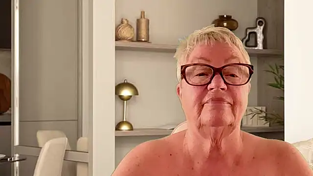 Mystery-Grandmother webcam
