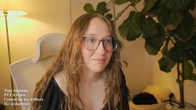 Scarlett_NoirMuse webcam