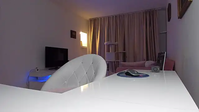 xqueenyasmine webcam