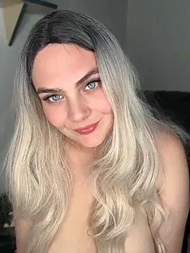 Blonde_Cougar webcam