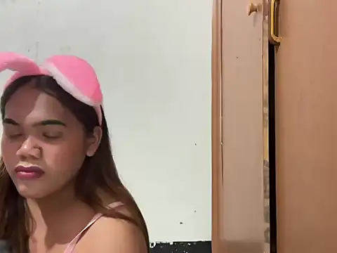 yourhotwild_bella webcam