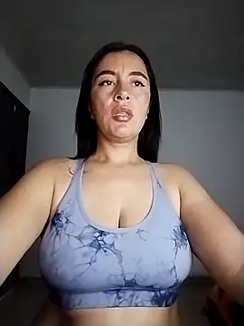 Webcam Model (hailey85) is live