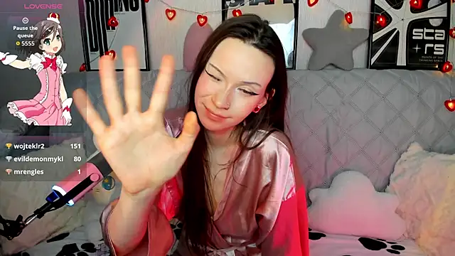 KittiMissi live sex cam