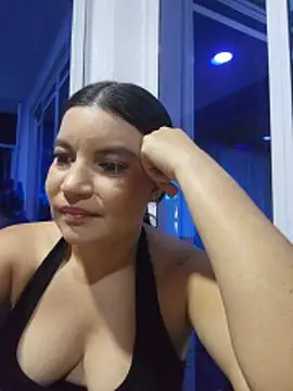 Pretty_Julieta webcam