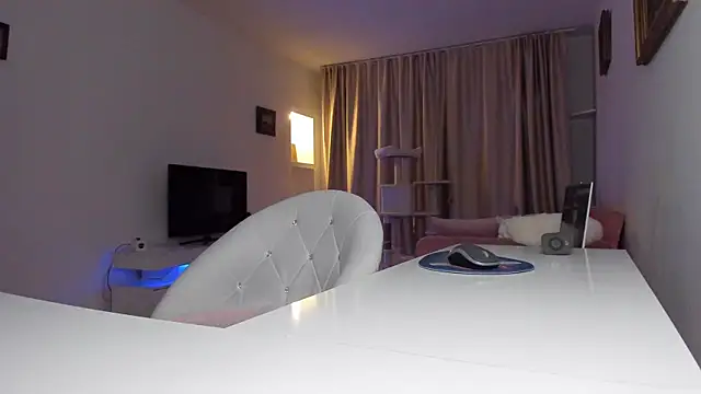 xqueenyasmine webcam