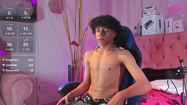 _taylor_black webcam