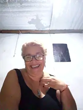 momismilf544 - Live Cam