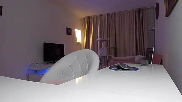 xqueenyasmine webcam