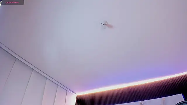 Saara_Corraless webcam