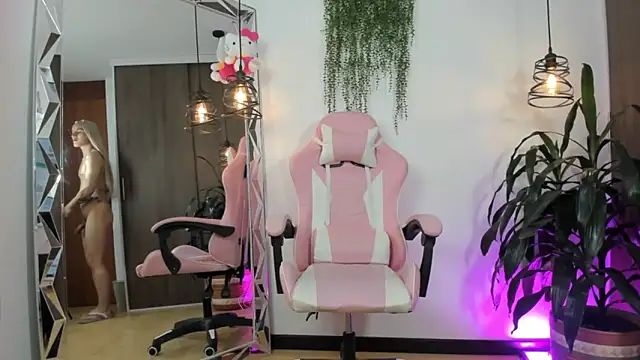 queenramoona-hot webcam