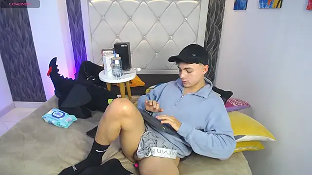 samu_hott (M young) - play with cock