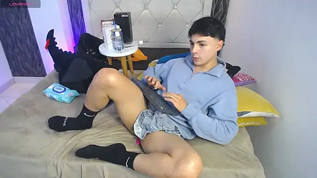 samu_hott (M young) - play with cock