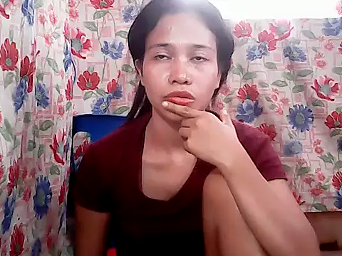 PinaySkinnyGirl webcam
