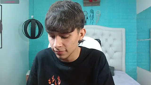 draxblade09 (M twink) - leave me in boxers and show