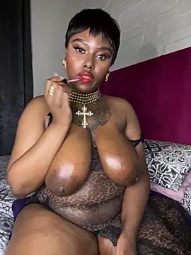 QUEEN_NOBUHLE_FEMDOM_777 webcam