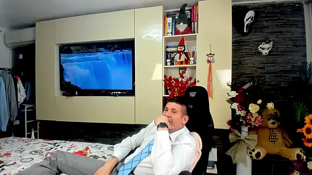 SpartacusDaddy48 webcam