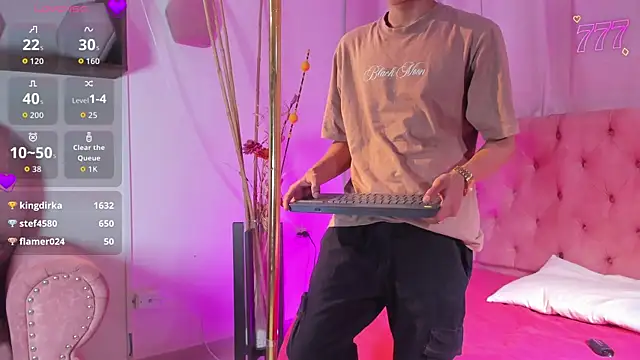 _taylor_black webcam