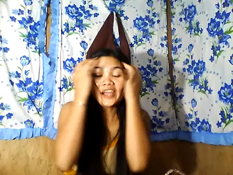 PinaySkinnyJust18 webcam