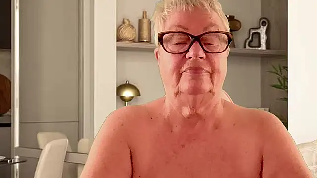 Mystery-Grandmother webcam