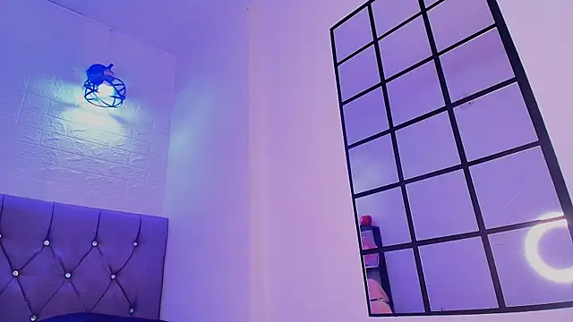 lala_purple webcam