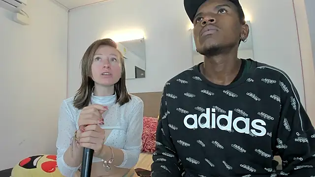 Ebony_N_Blonde webcam