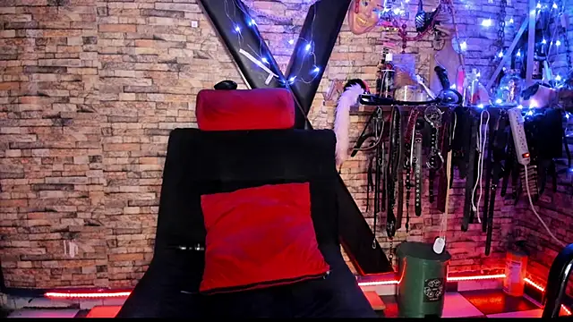 Liltildeman_moon webcam