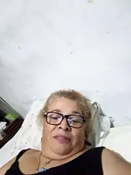 momismilf544 webcam