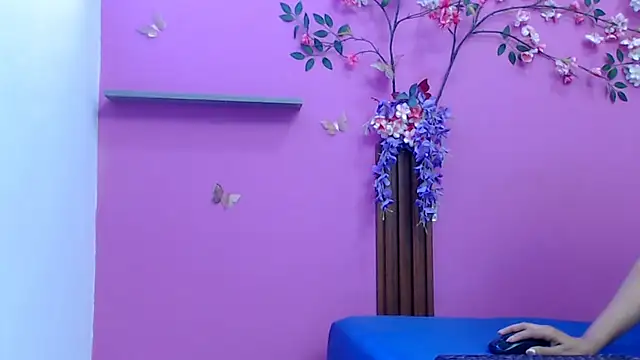 skinnybarbie022 webcam