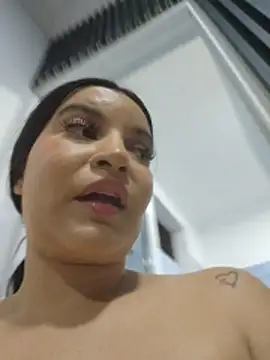 Pretty_Julieta webcam